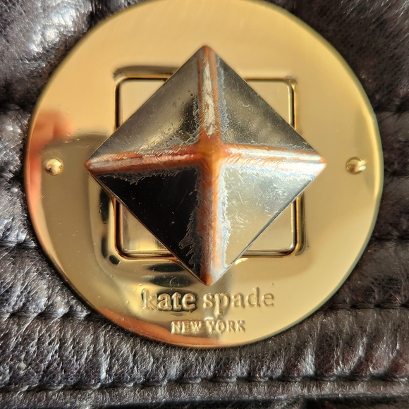 Kate Spade Black leather patent shoulder bag with gold details - Picture 2 of 6